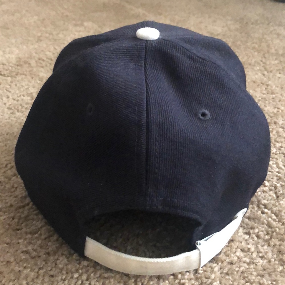 Yankees RARE strap back hat - Picture 2 of 5
